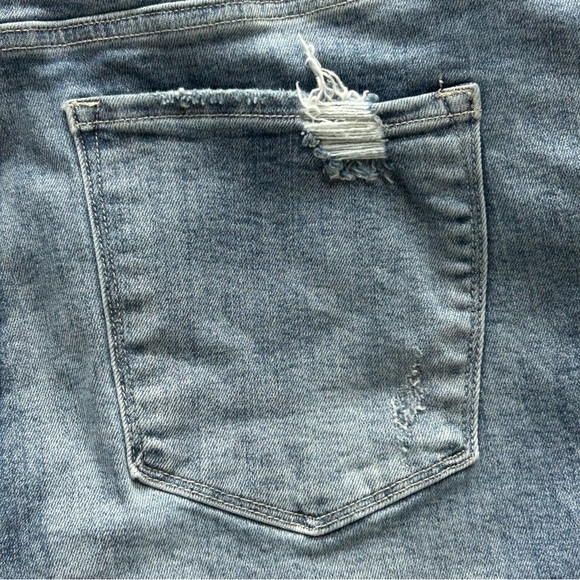 RISEN Jeans Distressed Denim Shorts Women’s 3XL Raw Hem High Rise Blue - Picture 5 of 6